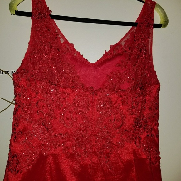 V-neck sleeveless dress - Picture 4 of 6